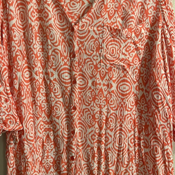 Cathy woman  3 X coral and white flowy button down shirt - Picture 2 of 9